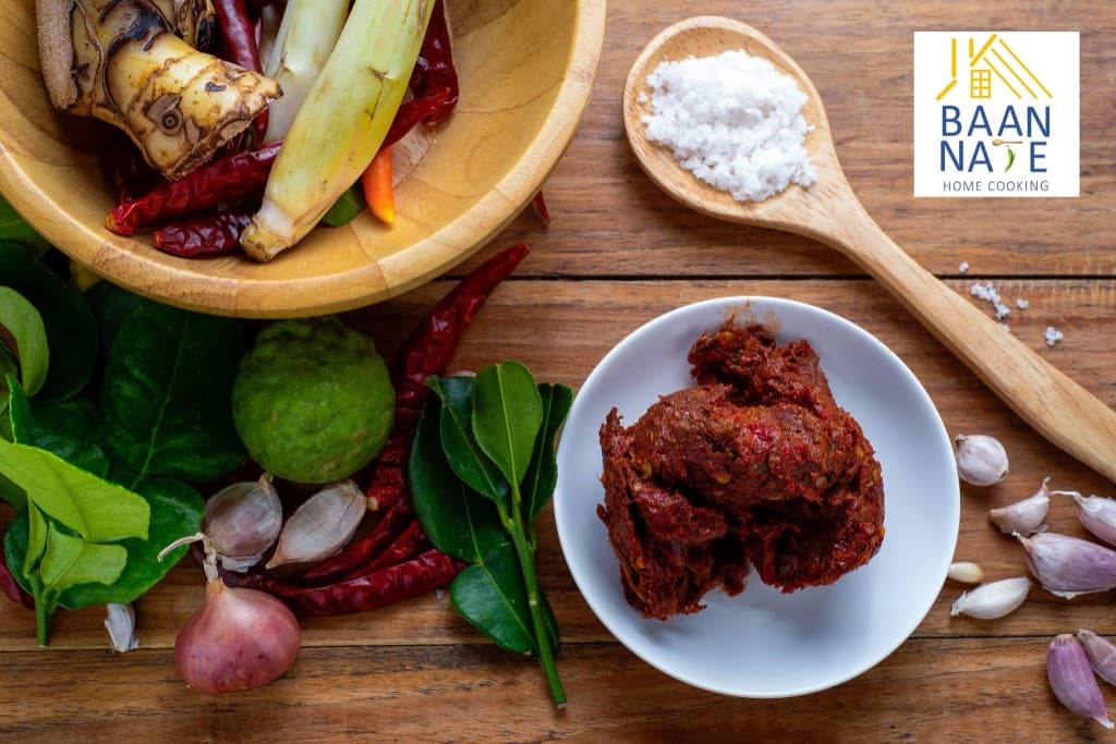 Red curry paste with lemongrass, galangal, kaffir lime, chillies and garlic.